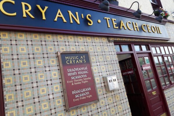 cryans-teach-ceoil-carrick-on-shannon-outside cryans-teach-ceoil-carrick-on-shannon-outside